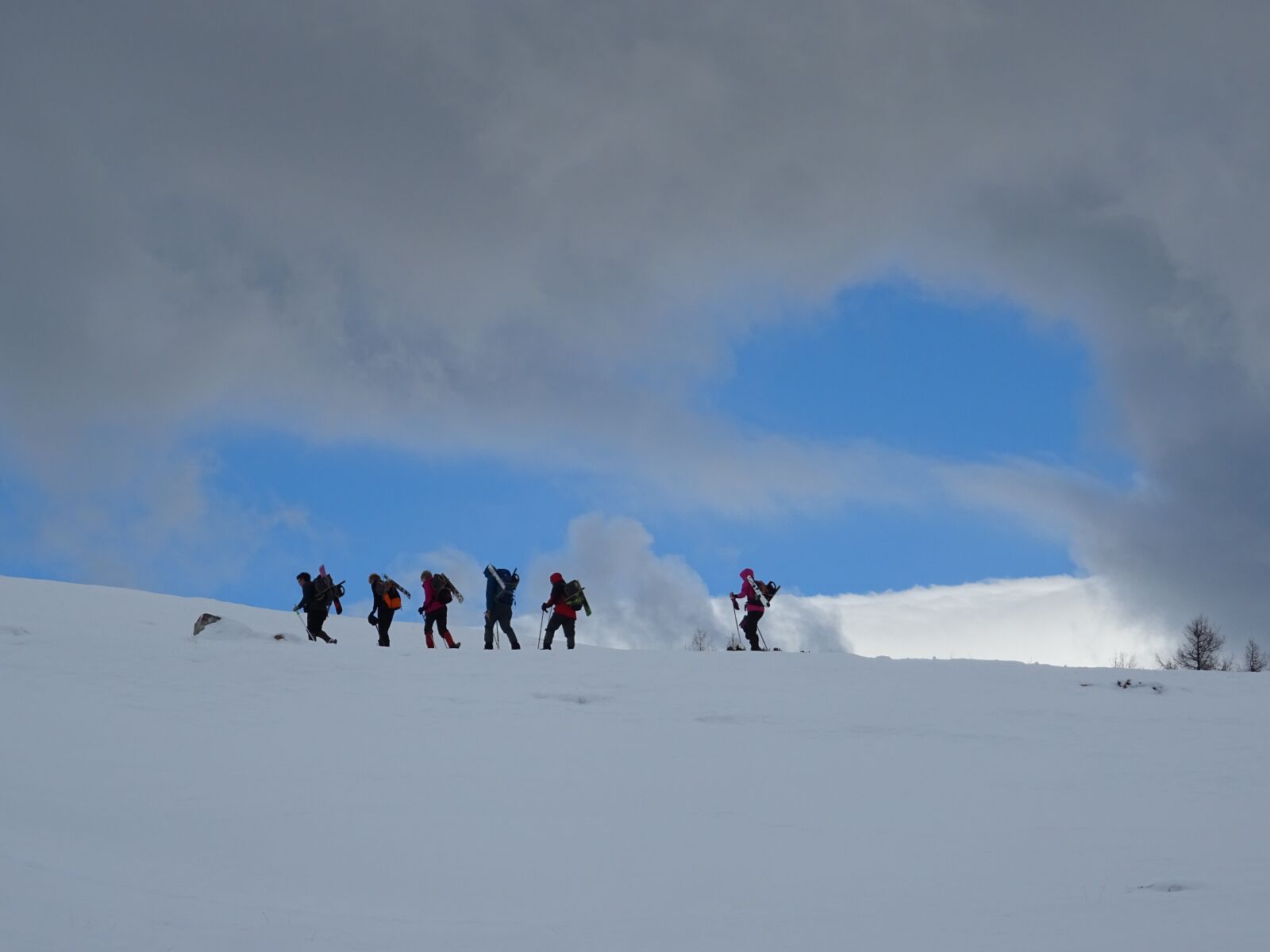 Sony DSC-HX60 sample photo. Snowshoeing, snow, clouds photography