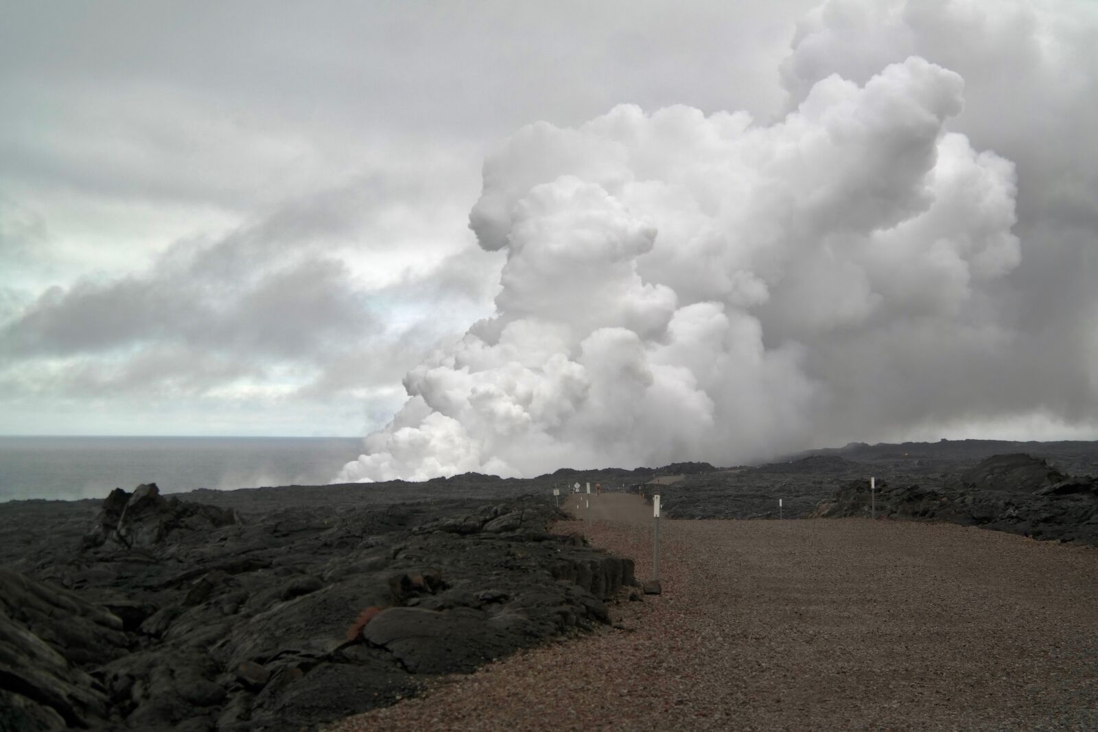 Samsung NX300 sample photo. Cloud of smoke, volcano photography