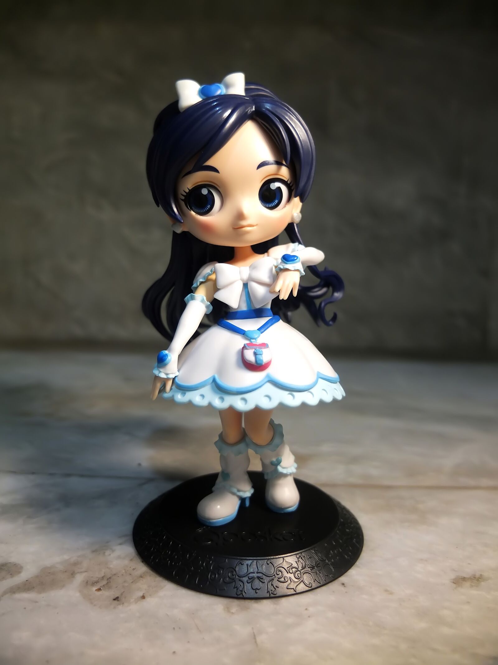 Fujifilm X10 sample photo. Cure, white, clothes photography