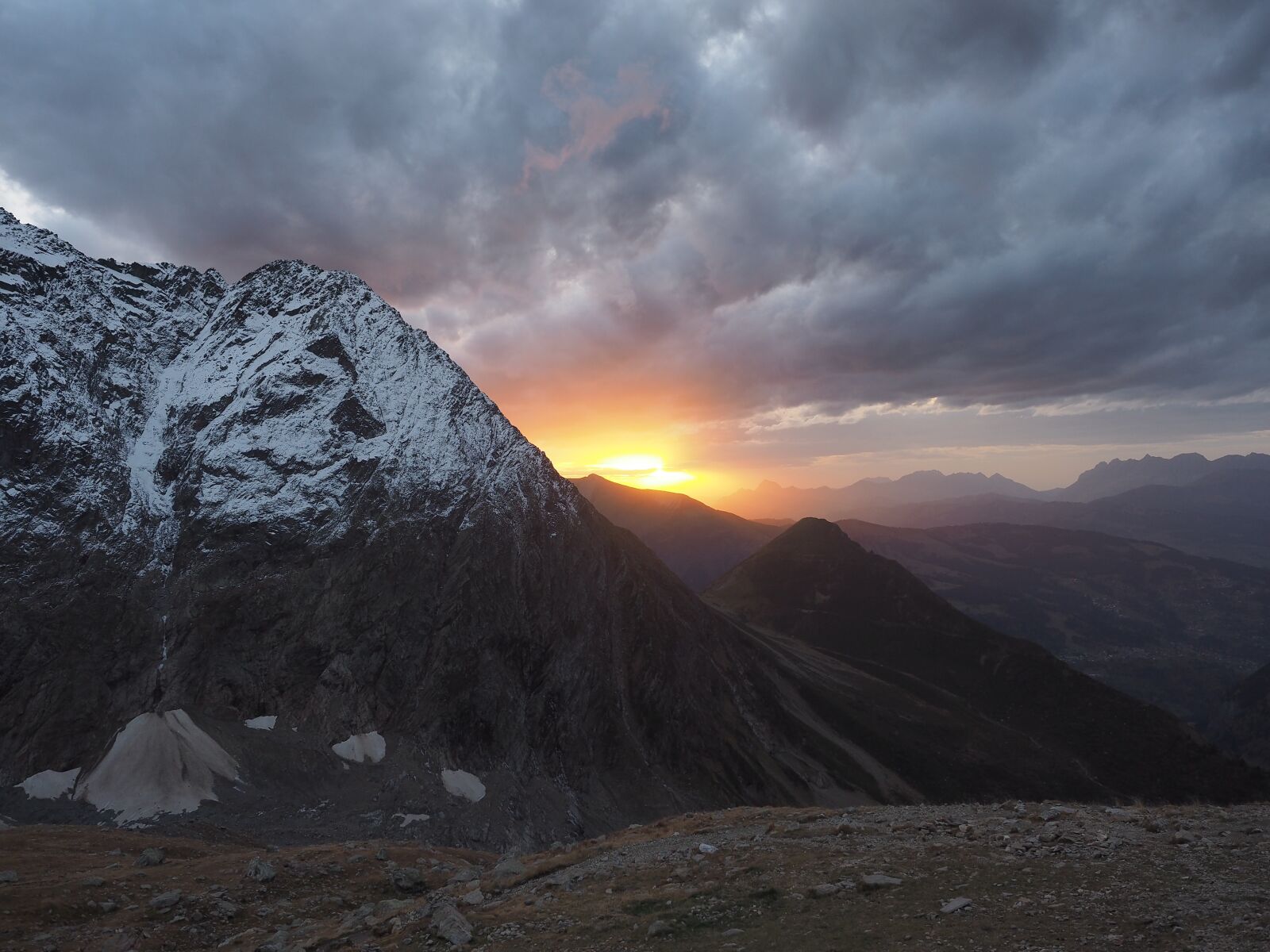 Olympus OM-D E-M5 II + Olympus M.Zuiko Digital ED 12-40mm F2.8 Pro sample photo. Sunset, in the mountains photography