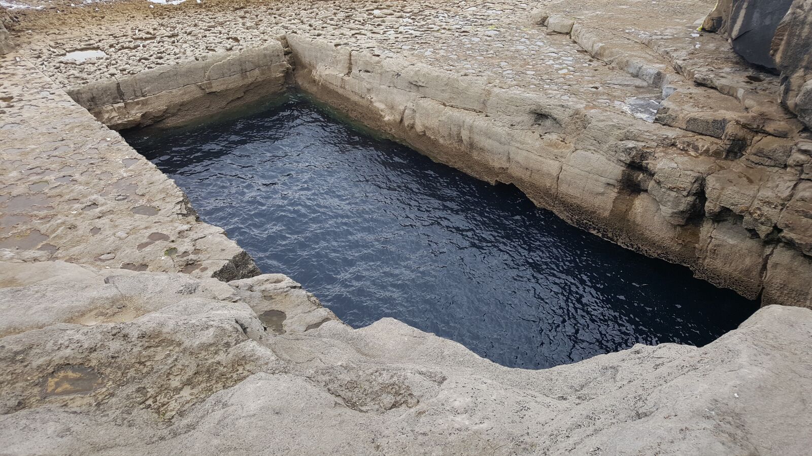 Samsung Galaxy S6 sample photo. Pool, rock, sea photography