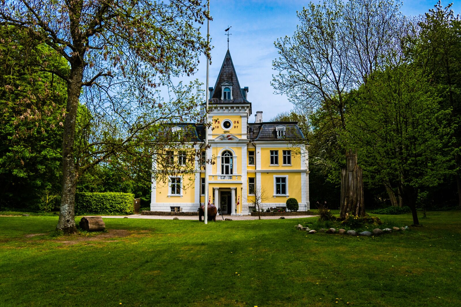 Nikon D5500 sample photo. Mansion, park, architecture photography