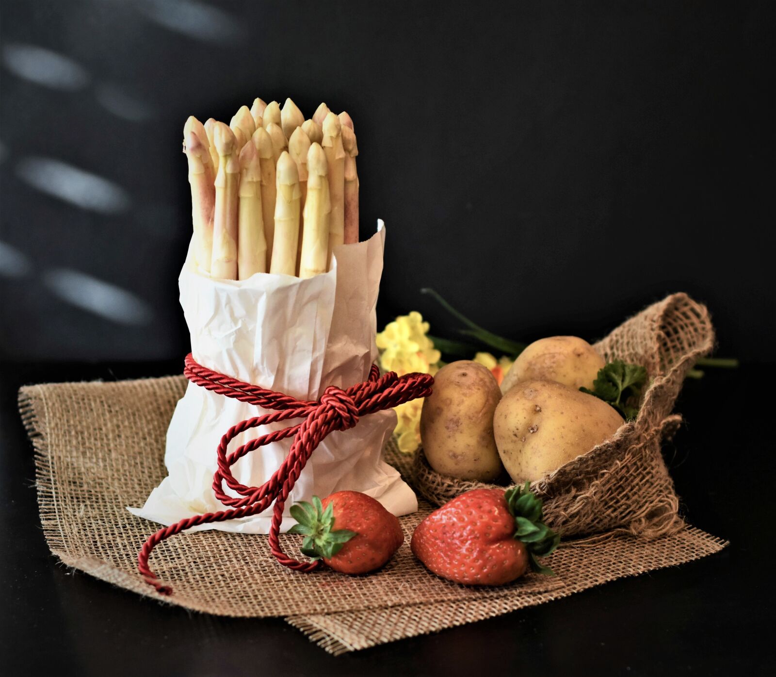 Nikon D7200 sample photo. Asparagus, strawberries, spring photography