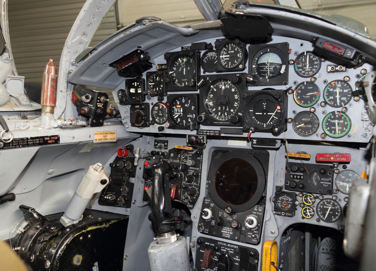 Canon EOS 550D (EOS Rebel T2i / EOS Kiss X4) sample photo. Aircraft, fighter, cockpit photography