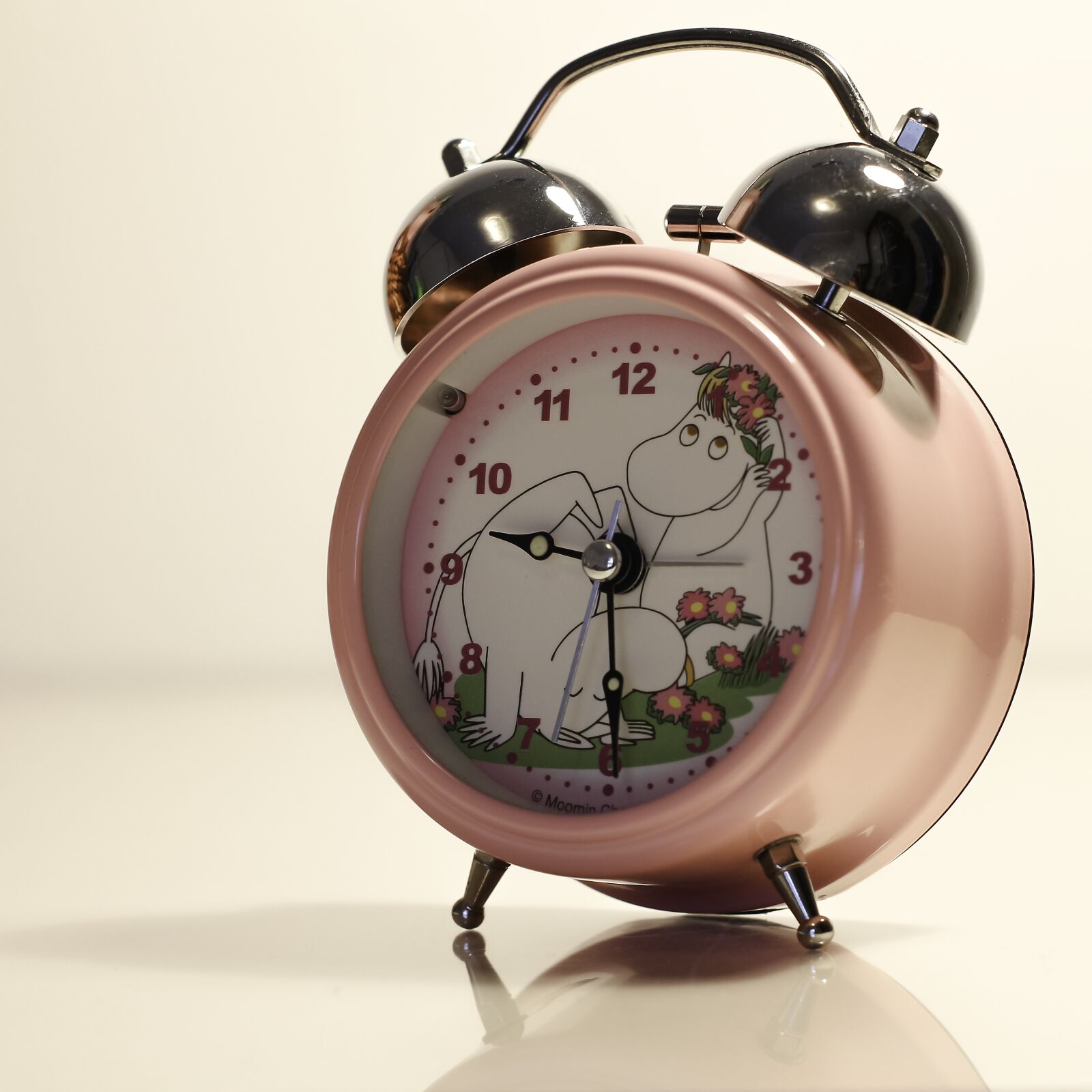 Canon EOS 700D (EOS Rebel T5i / EOS Kiss X7i) sample photo. Clock, alarm clock, pink photography