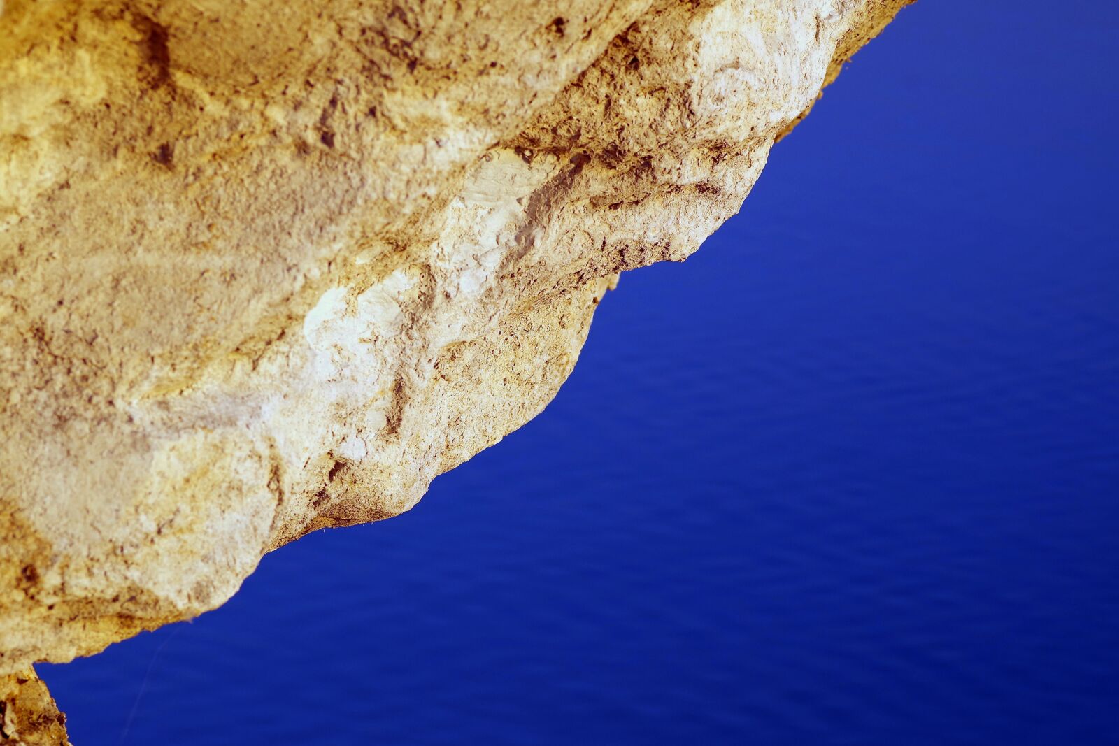 Pentax K-S2 sample photo. Water, the sun, rocks photography