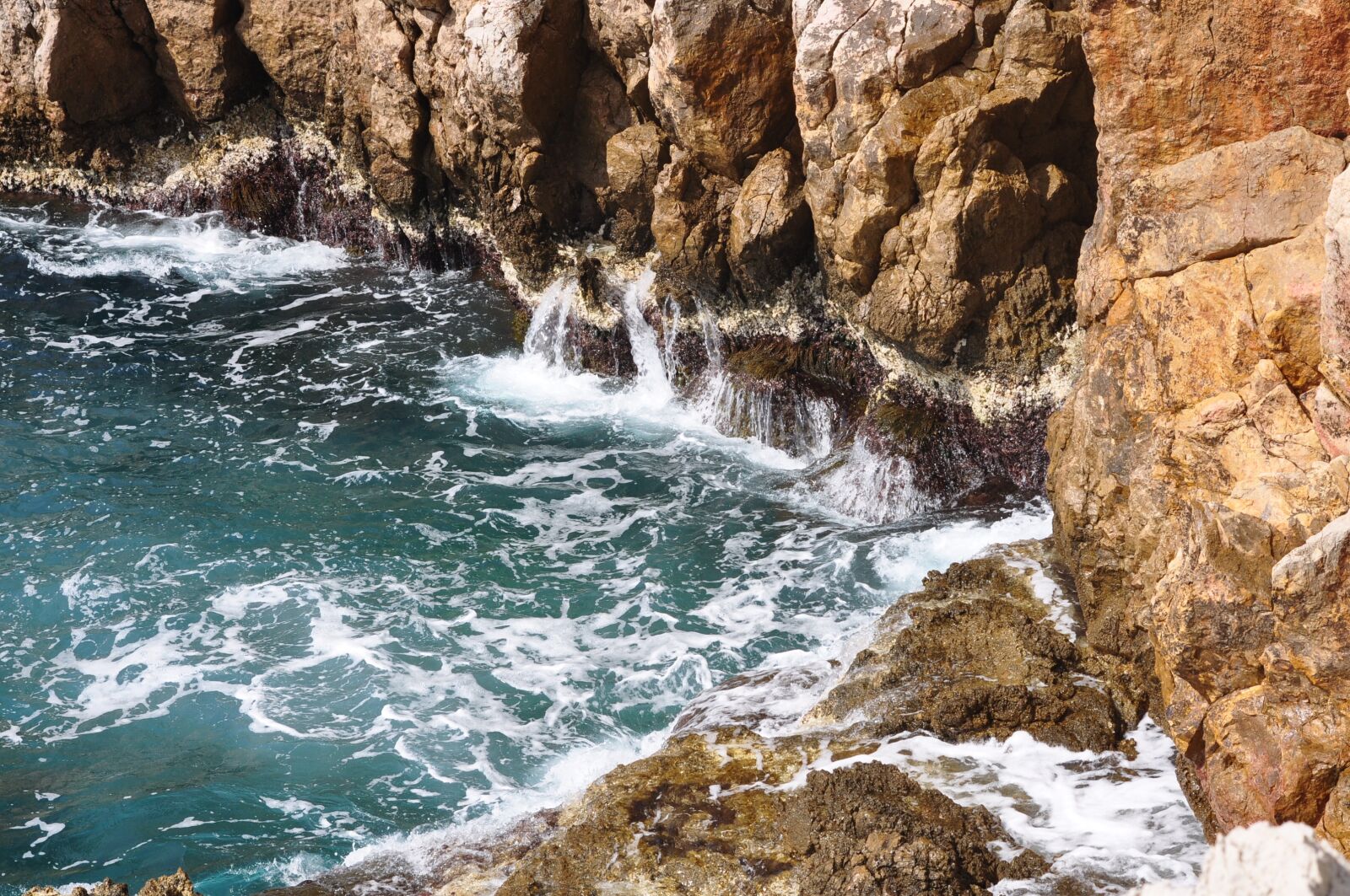 Nikon D90 sample photo. Rough sea, juan les photography
