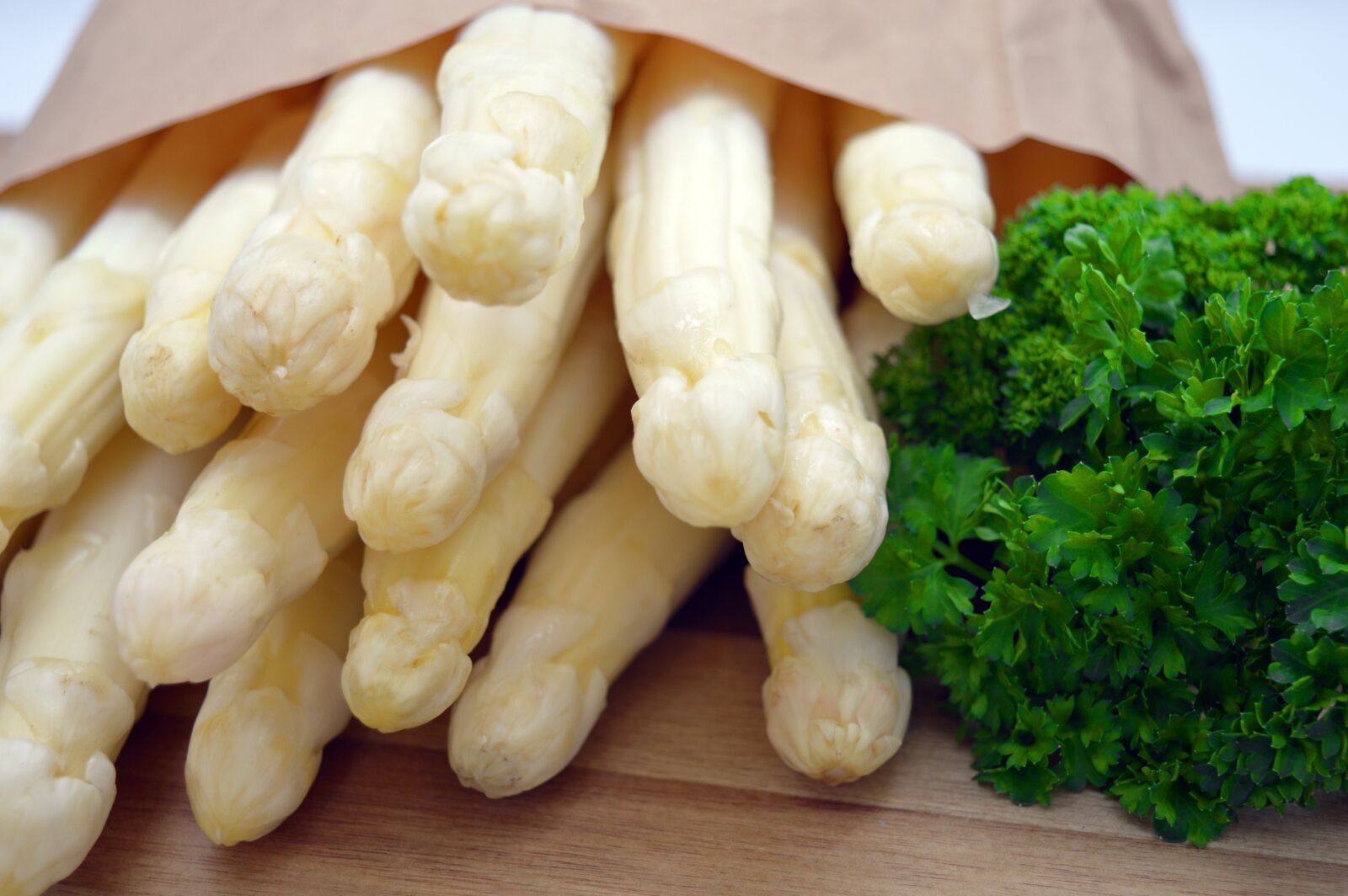 Nikon D3200 sample photo. Asparagus, parsley, vegetables photography