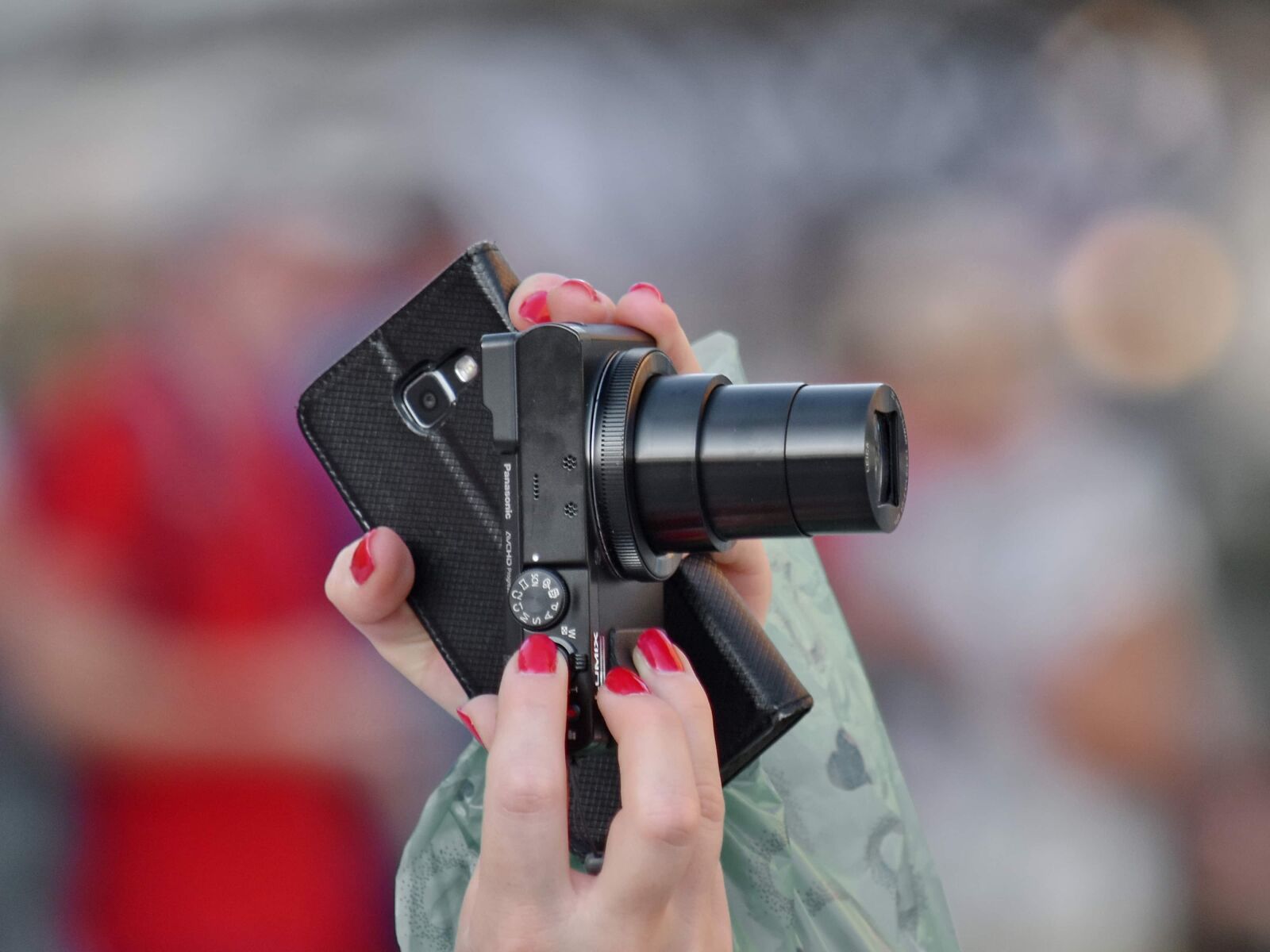 Nikon D5500 sample photo. Camera, finger, hands, zoom photography