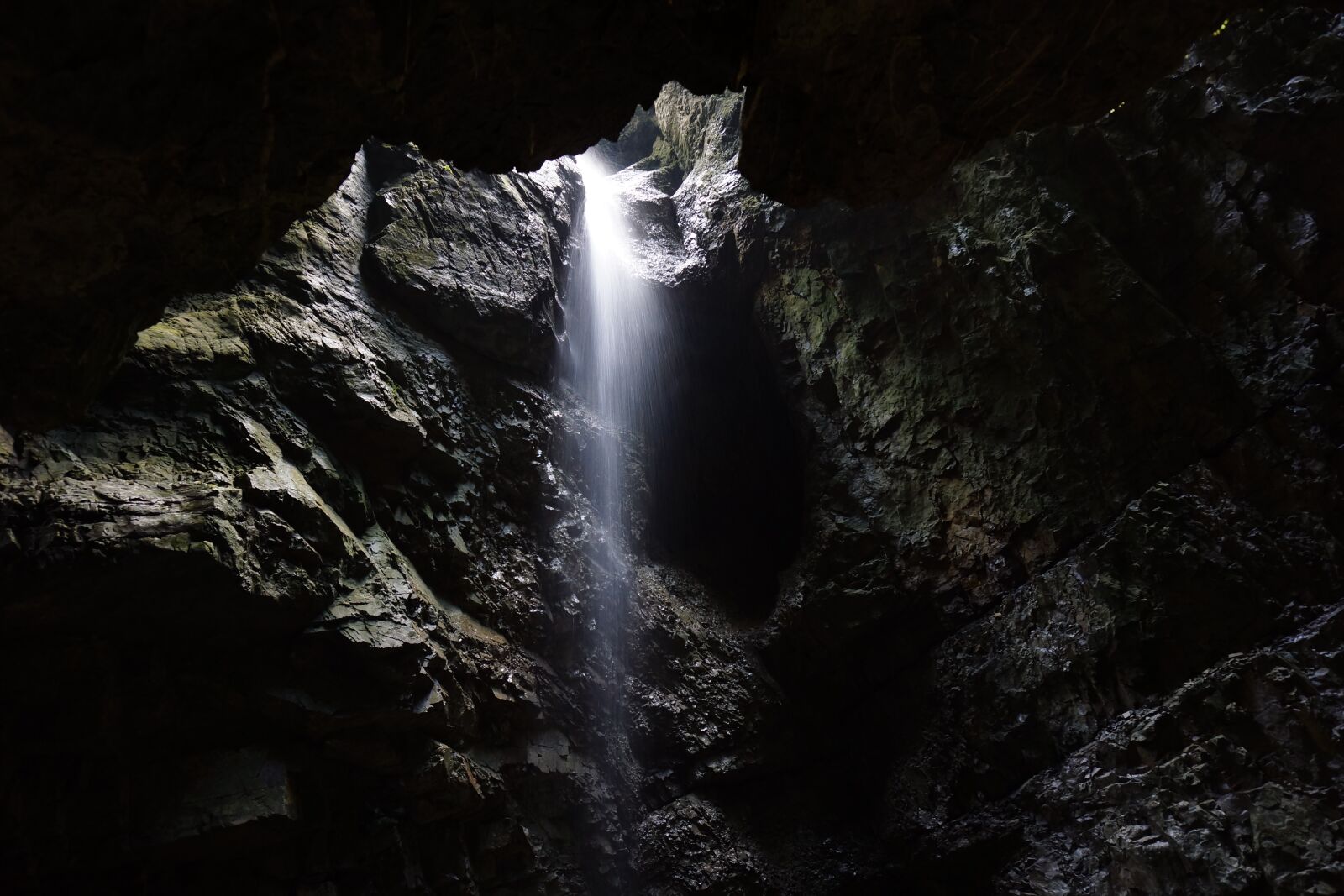 Sony Alpha NEX-7 + Sony E 16-50mm F3.5-5.6 PZ OSS sample photo. Cave, gorge, small waterfall photography