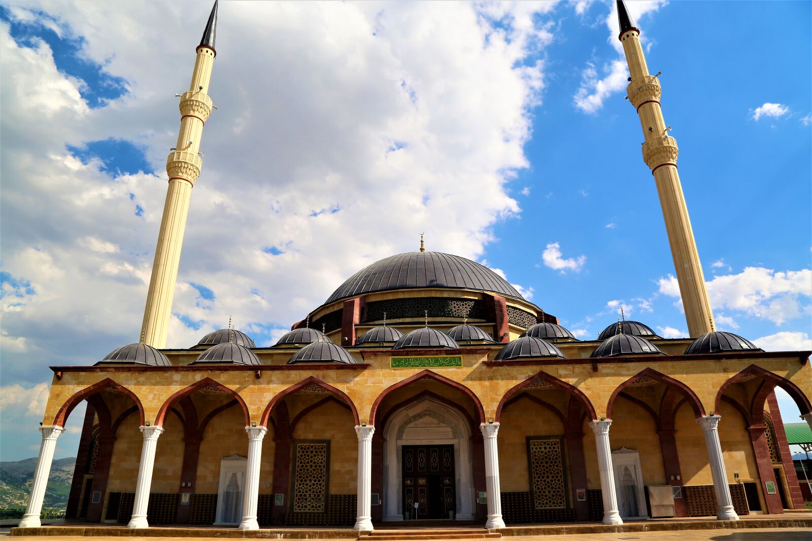 Canon EF 24-105mm F4L IS USM sample photo. Architecture, cami, minaret photography