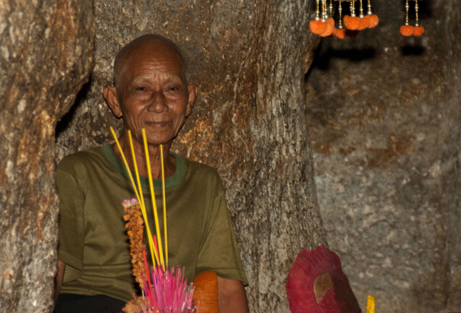 Canon EOS 300D (EOS Digital Rebel / EOS Kiss Digital) sample photo. Monk, cambodia photography