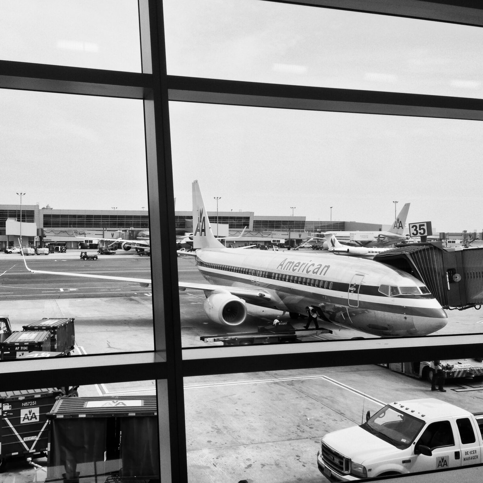 iPhone 5 back camera 4.12mm f/2.4 sample photo. Aircraft, new york, terminal photography