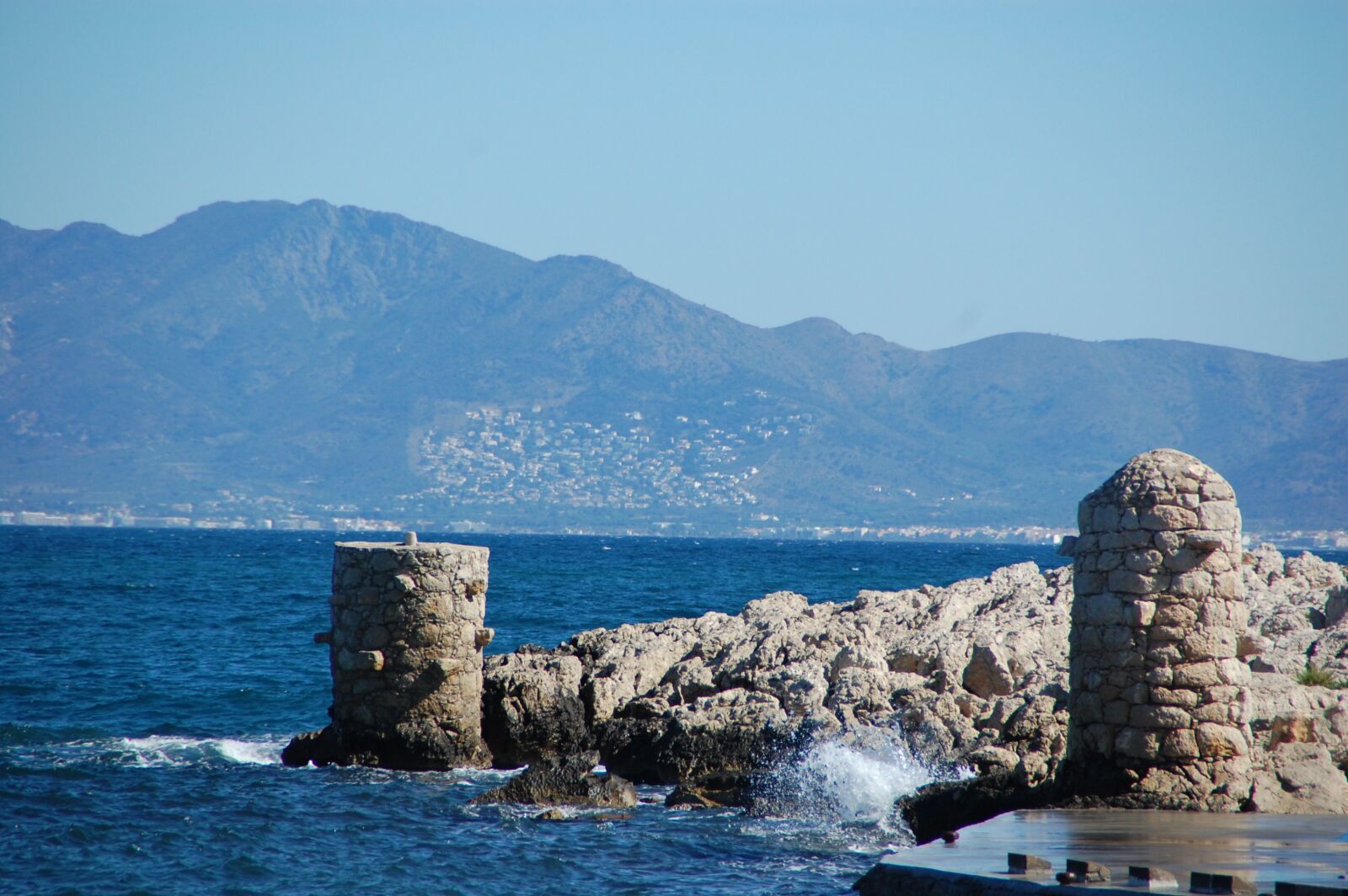 Nikon D40 sample photo. Landscape, sea, bollards photography