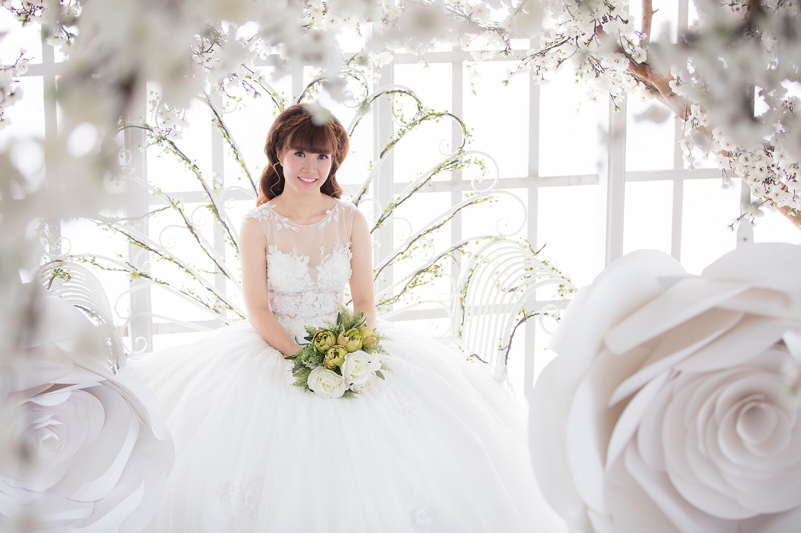 Canon EOS 5DS R + Canon EF 70-200mm F2.8L IS II USM sample photo. Bride, pretty, wedding photography