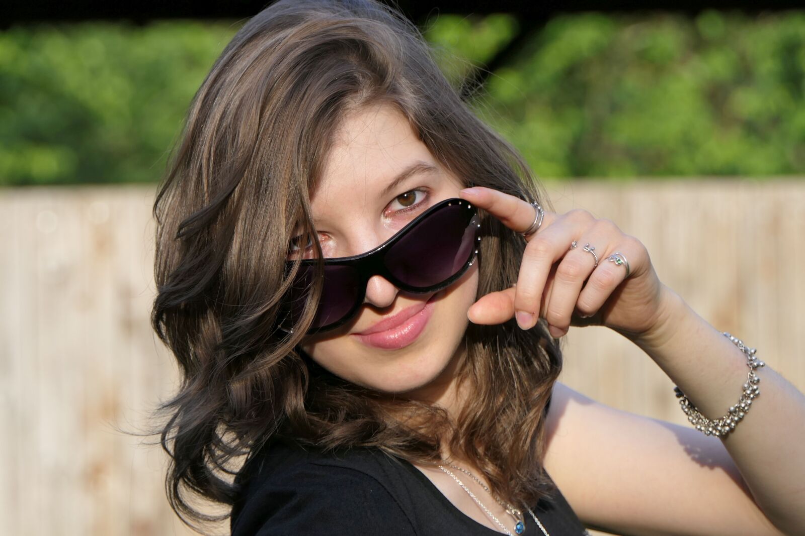 Panasonic Lumix DMC-FZ2500 (Lumix DMC-FZ2000) sample photo. Portrait, young woman, close photography
