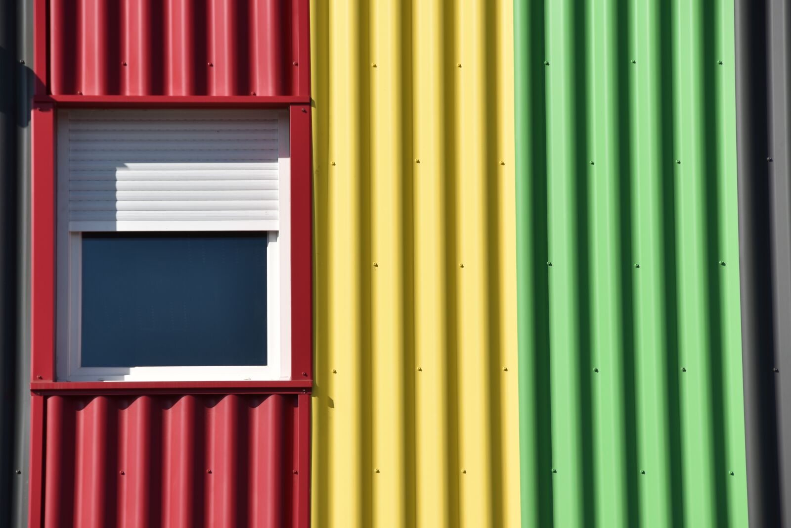 Nikon D5600 sample photo. Window, color, industrial photography