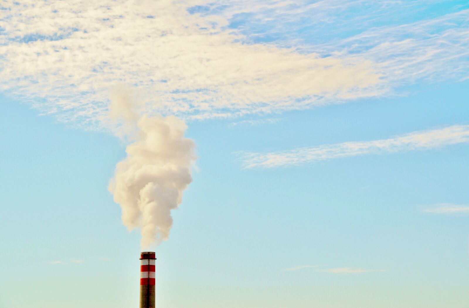 Sony SLT-A58 sample photo. Industry, pollution, smoke photography