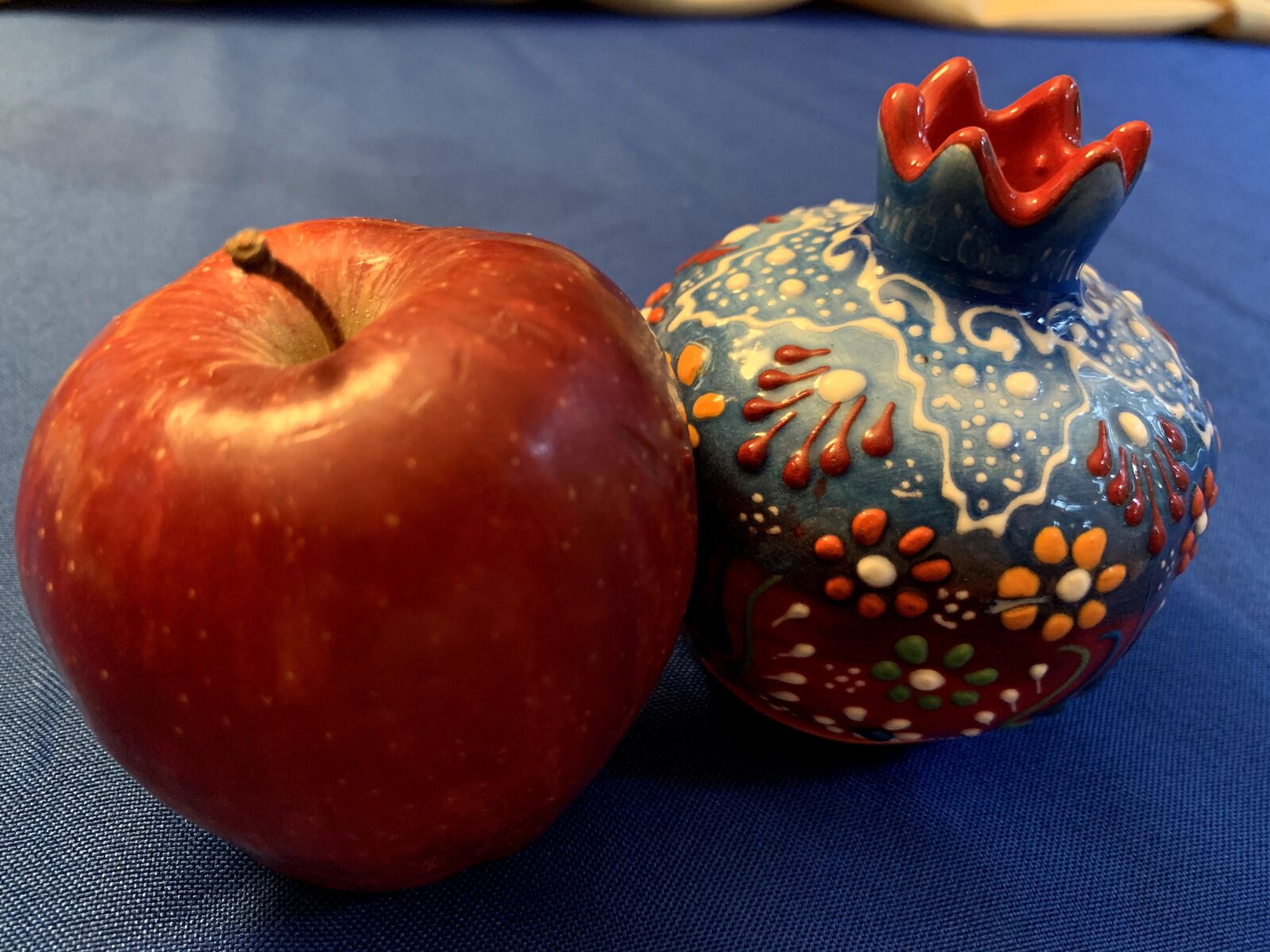 iPhone XR back camera 4.25mm f/1.8 sample photo. Apple, pomegranite, rosh hashana photography