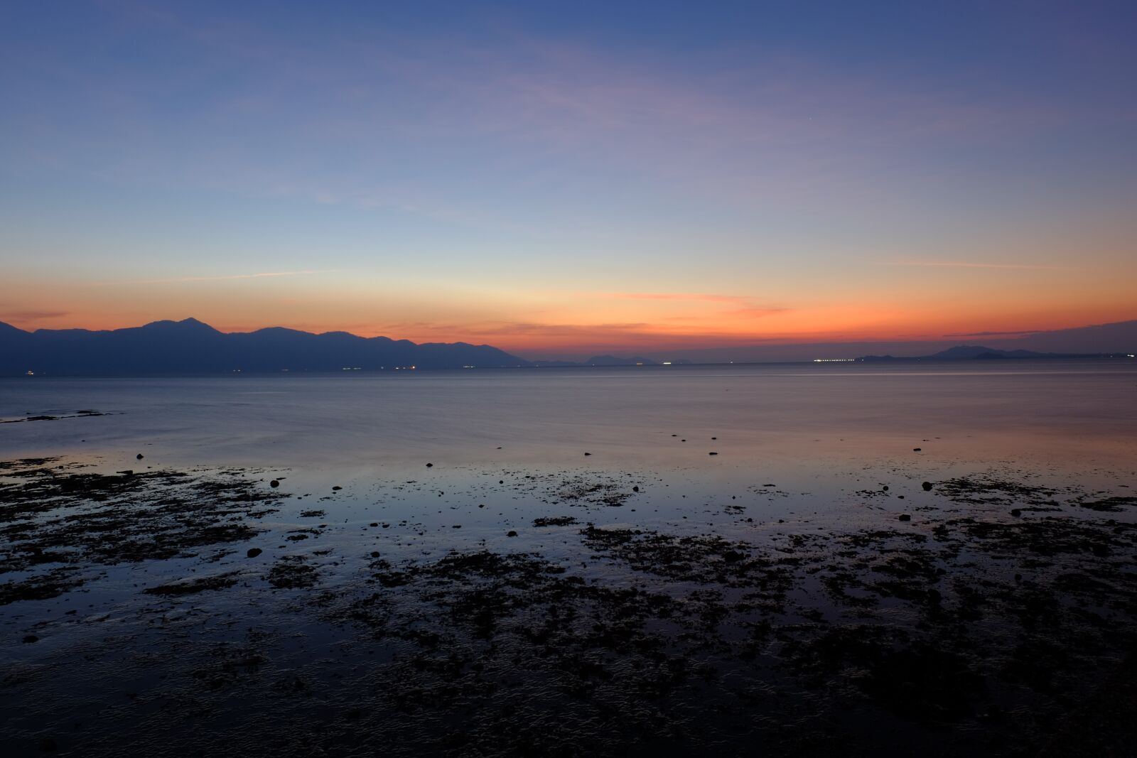 Fujifilm X-E2 + Fujifilm XC 16-50mm F3.5-5.6 OIS II sample photo. Beach, sea scape, twilight photography