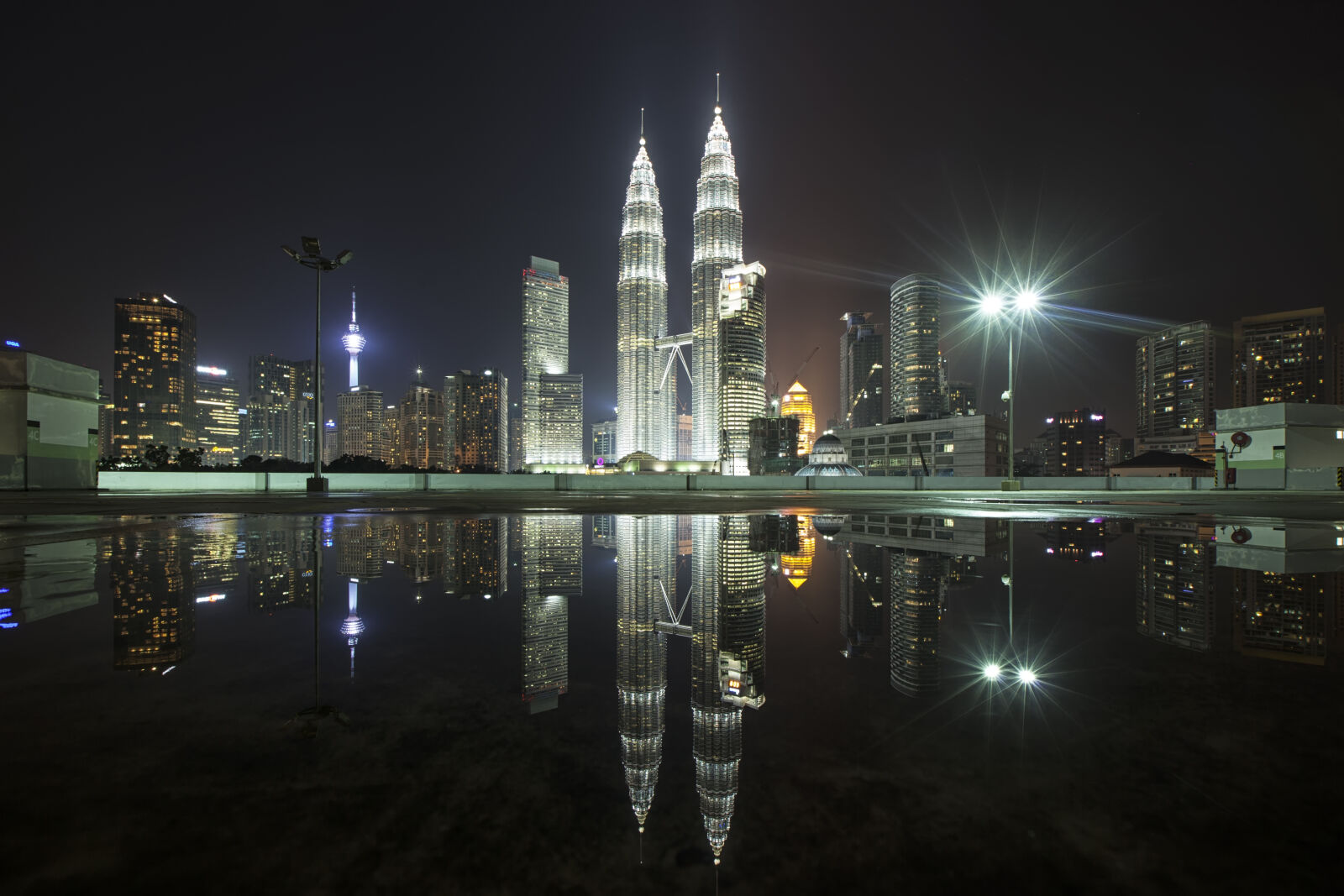 Canon EF 16-35mm F2.8L II USM sample photo. Landscape, rooftop, skyline, buildings photography