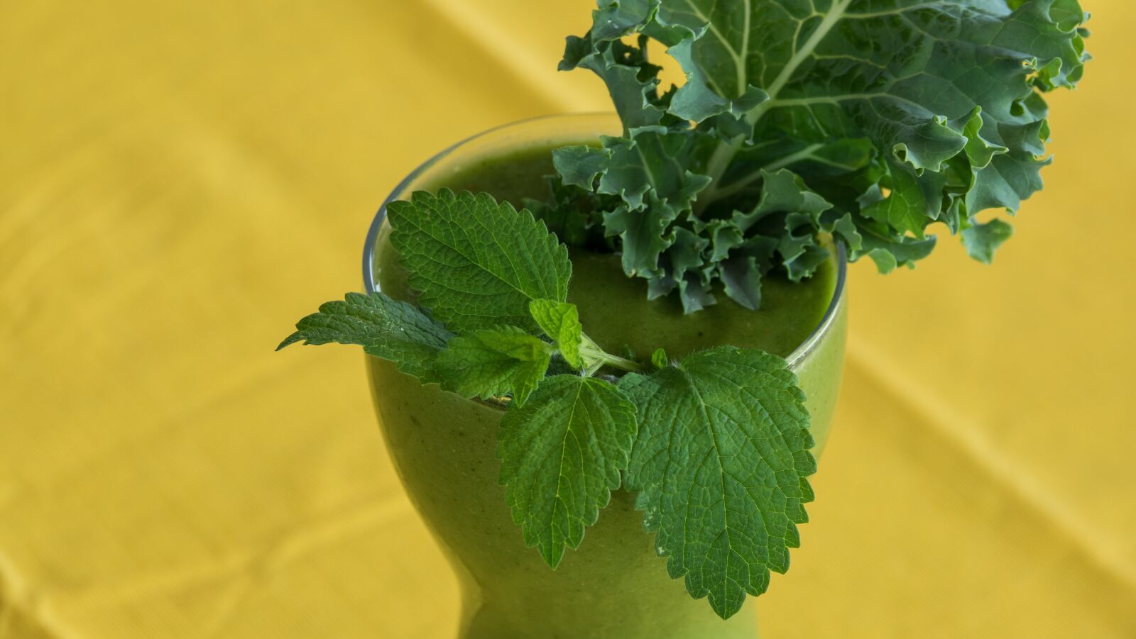 Sony Cyber-shot DSC-RX10 III sample photo. Green smoothie, smoothie, kale photography