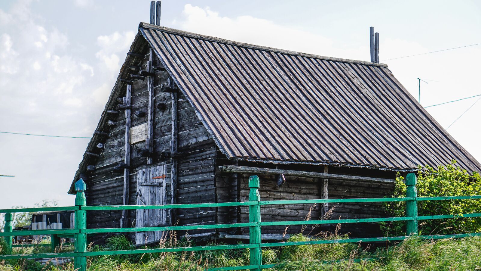 E 50mm F1.8 OSS sample photo. Old house, village, wood photography