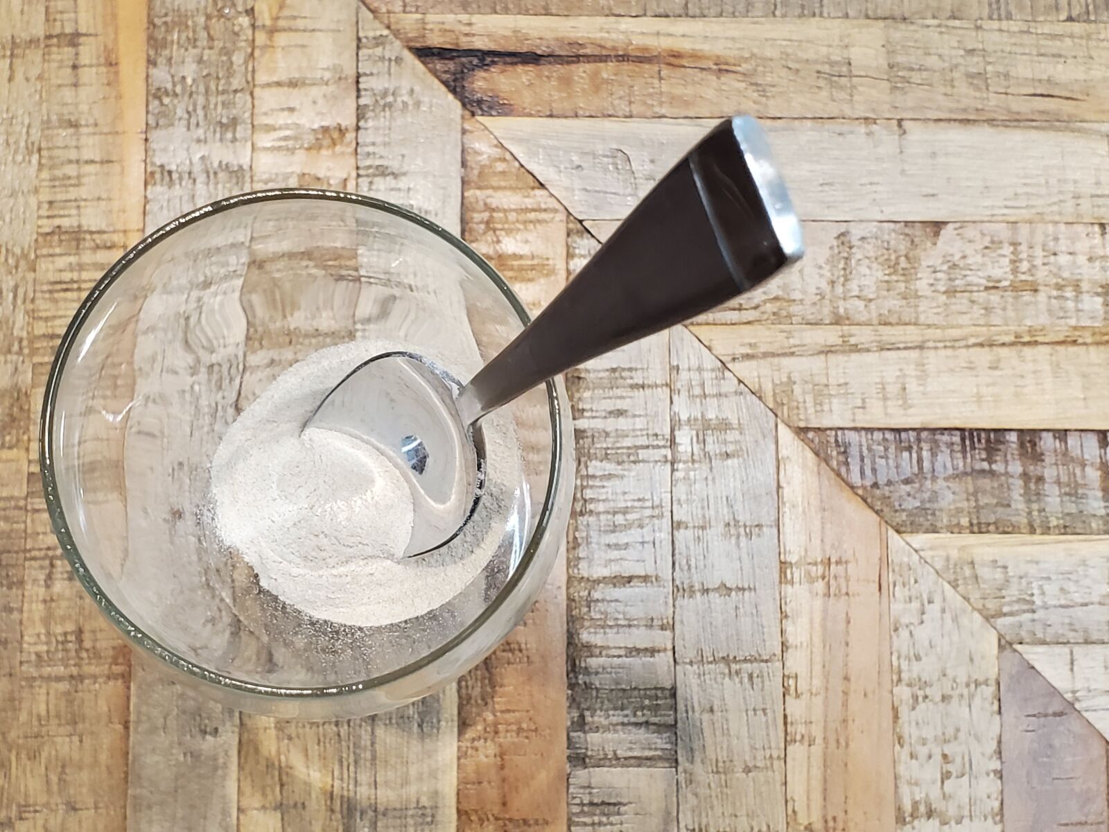 Samsung Galaxy S10+ sample photo. Powder, spoon, table photography