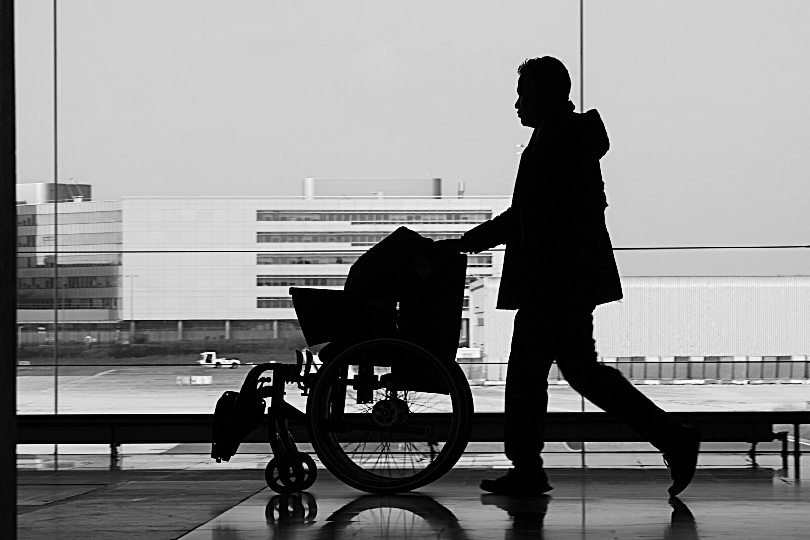 Canon EOS 500D (EOS Rebel T1i / EOS Kiss X3) sample photo. Man, wheelchair, shadow photography