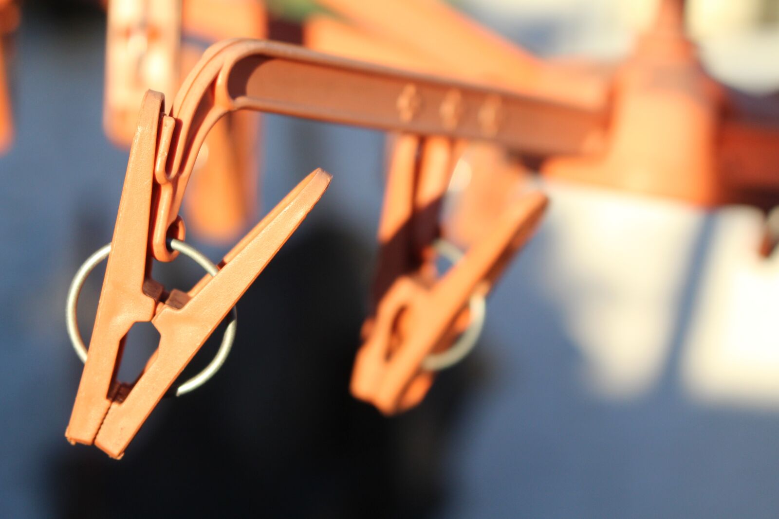 Canon EOS 700D (EOS Rebel T5i / EOS Kiss X7i) sample photo. Clothes, clip, hanger photography