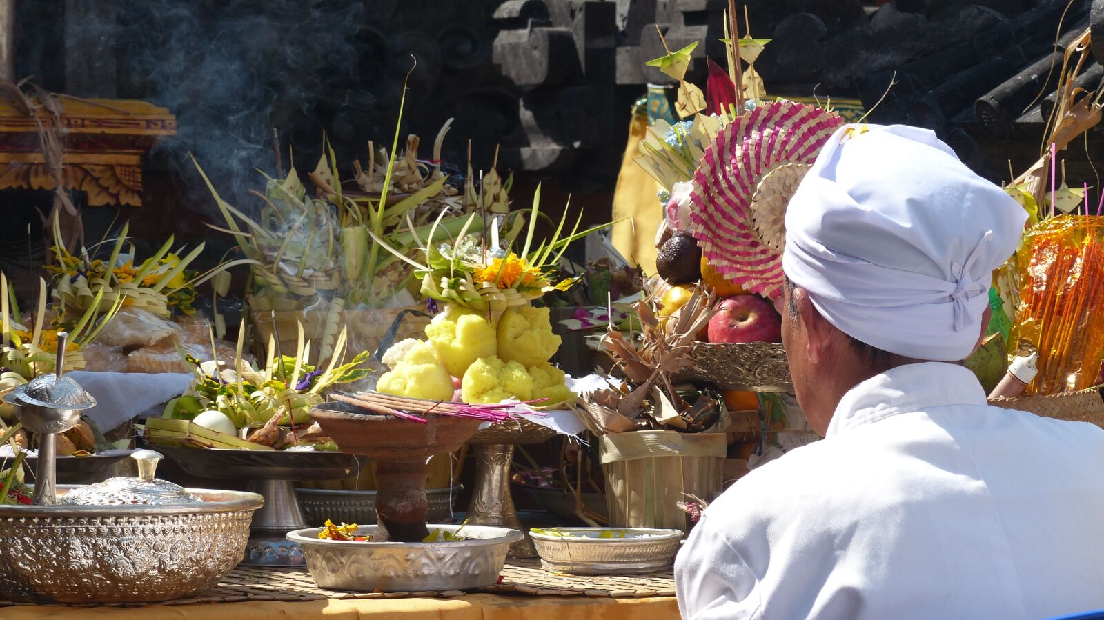 Panasonic Lumix DMC-FZ200 sample photo. Indonesia, bali, temple photography