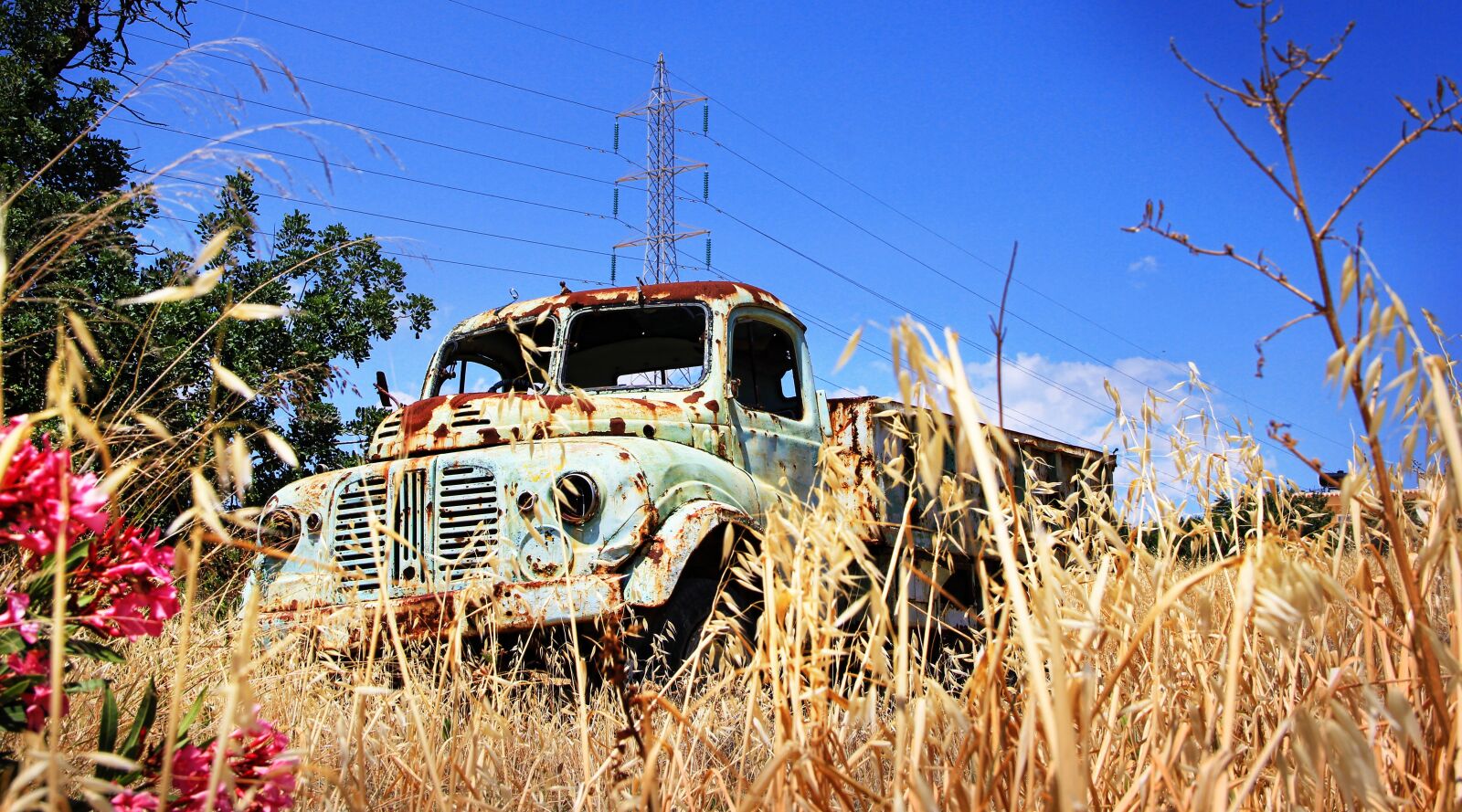 Canon EOS 550D (EOS Rebel T2i / EOS Kiss X4) sample photo. Wreck, oldtimer, break up photography