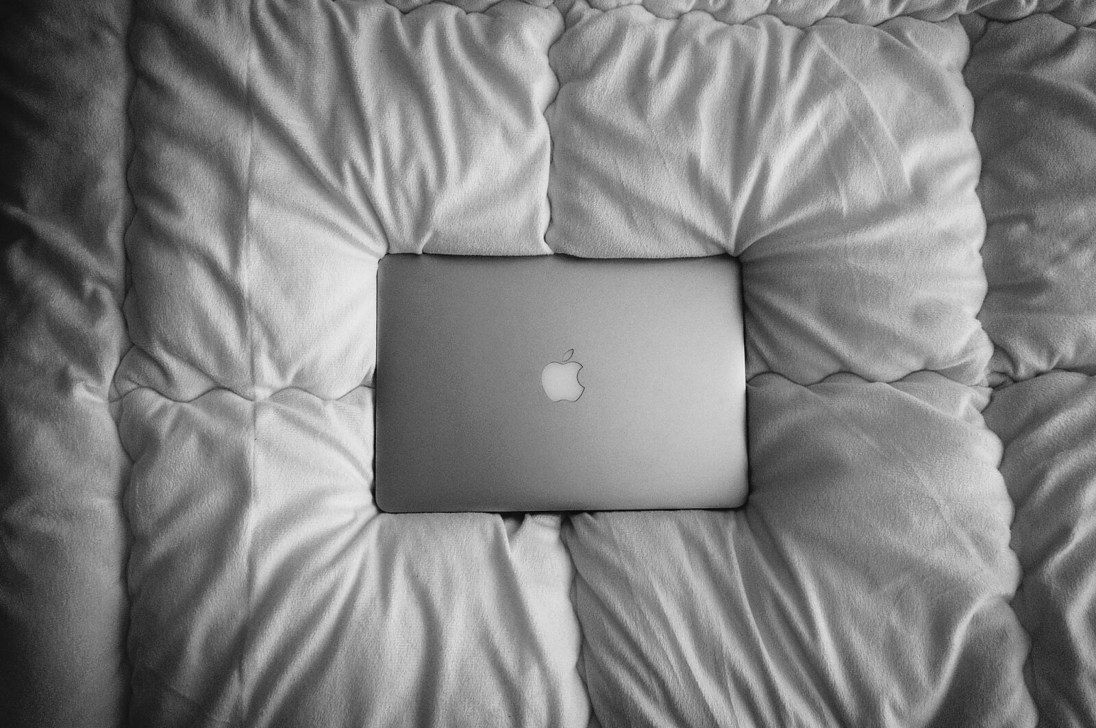 Sony Alpha NEX-6 sample photo. Macbook, laptop, computer photography