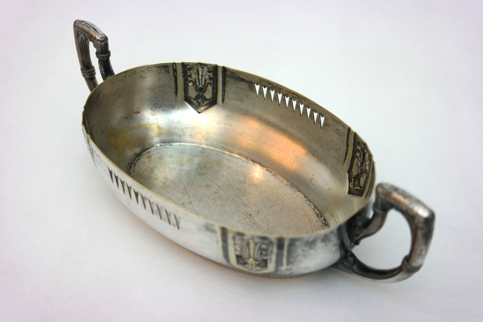 Samsung NX300 sample photo. Antique, silver photography