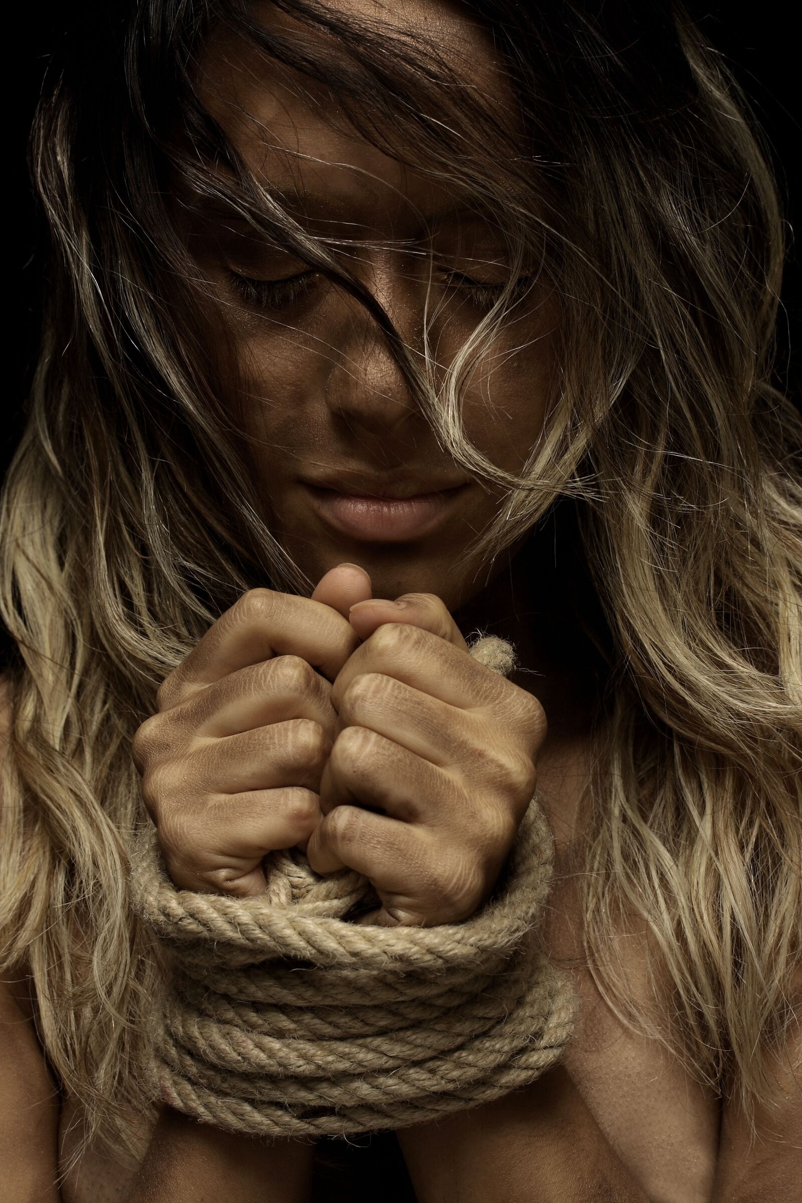 Canon EOS 40D sample photo. Model, rope, painted photography