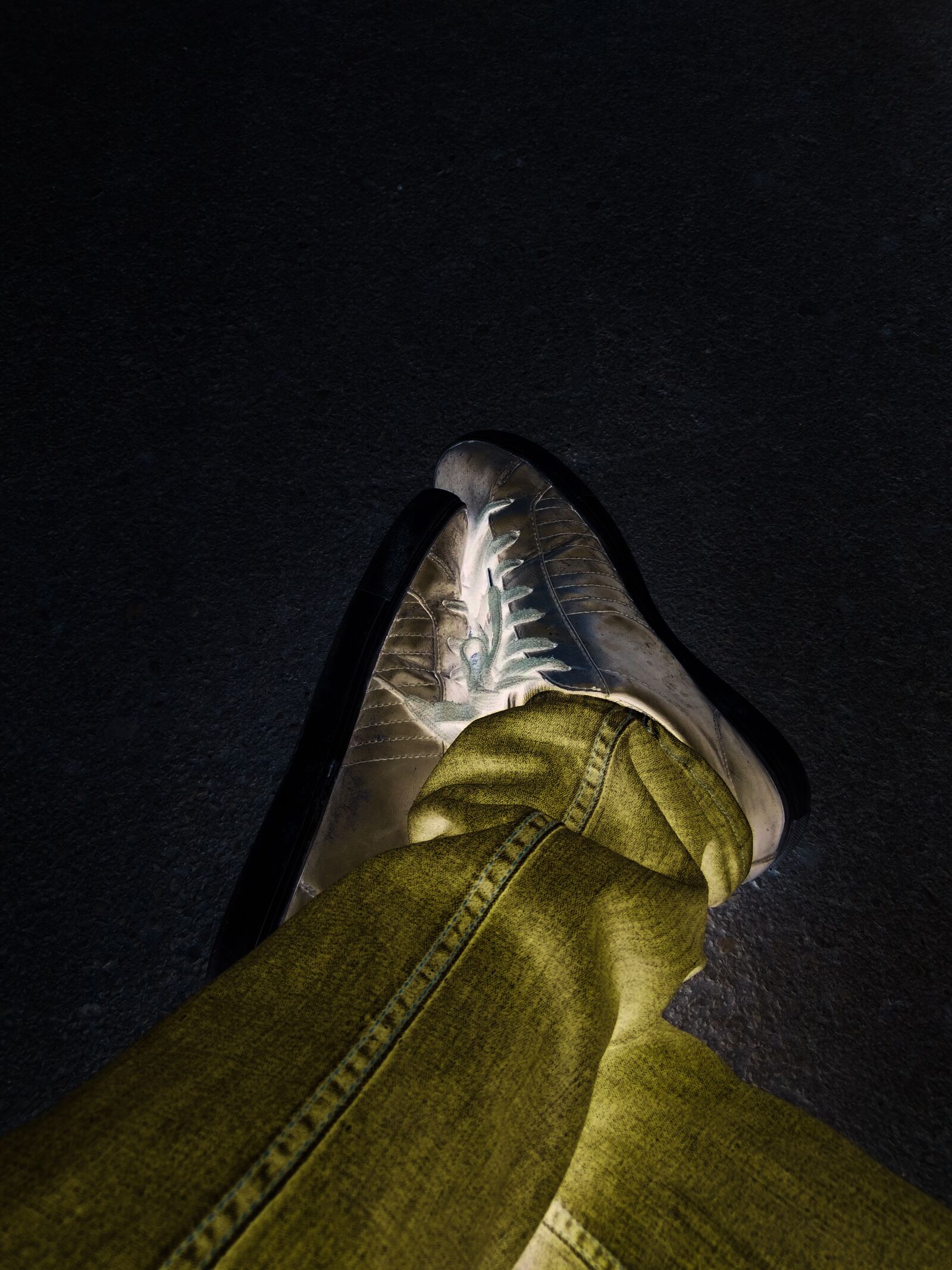 HTC 10 sample photo. Yello, black, shoes photography