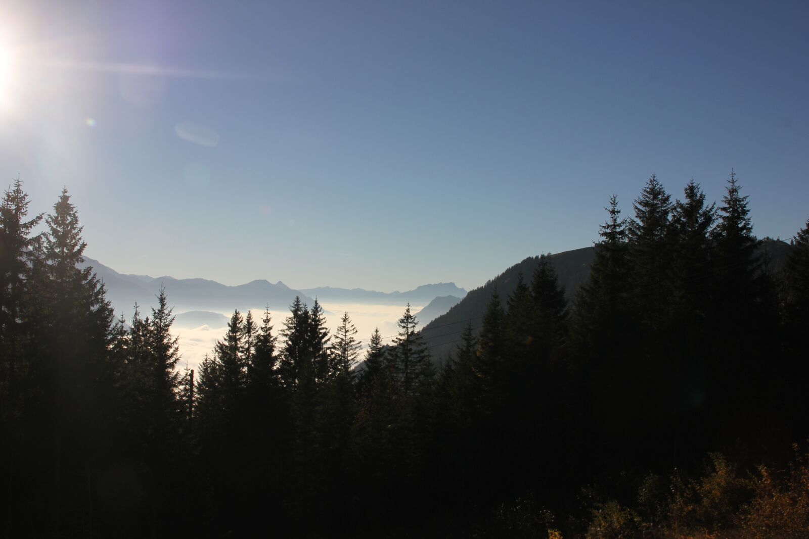 Canon EOS 550D (EOS Rebel T2i / EOS Kiss X4) sample photo. Mountains, sun, rest photography