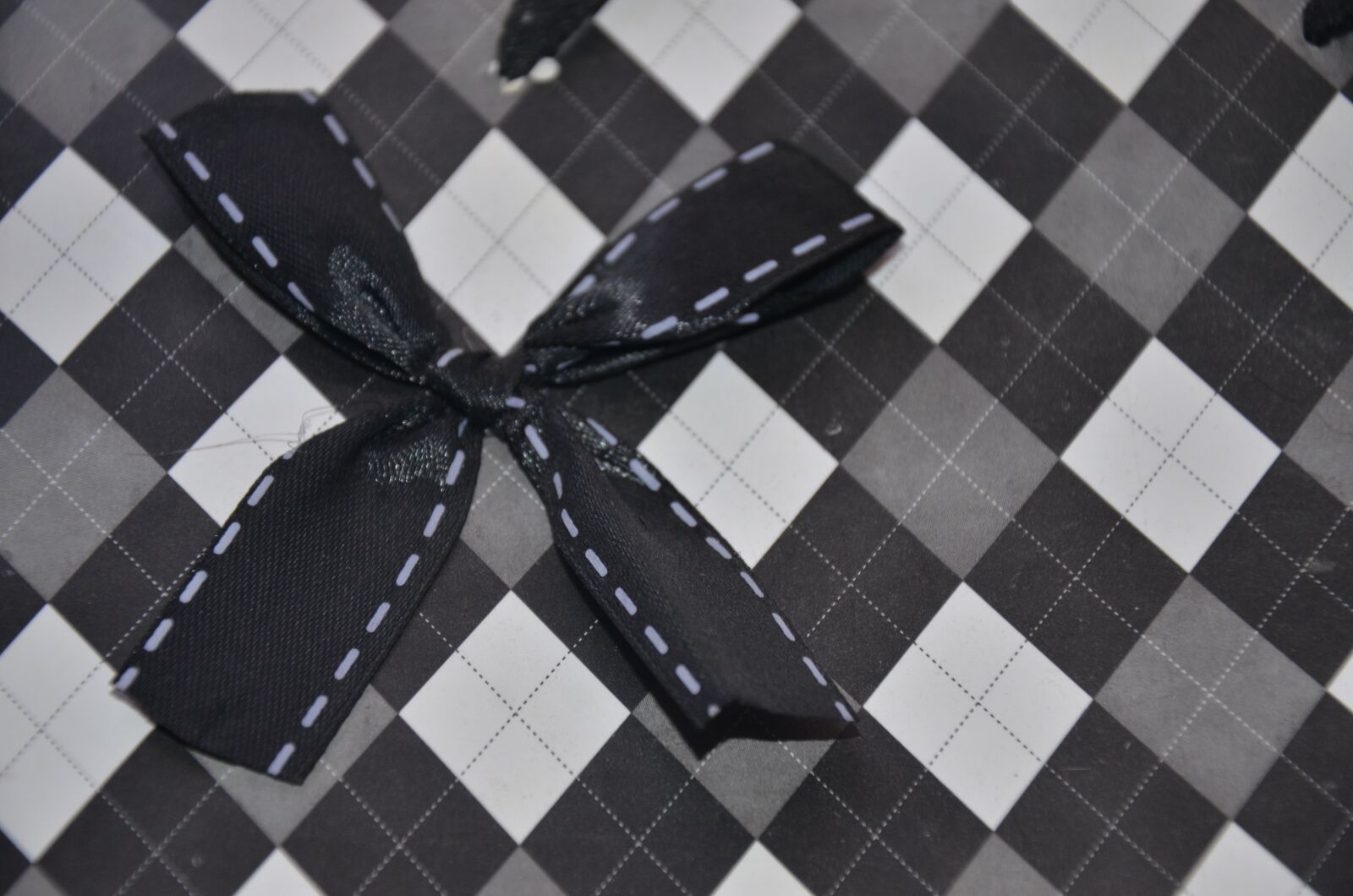 Nikon D7000 sample photo. Bow, gift, black photography