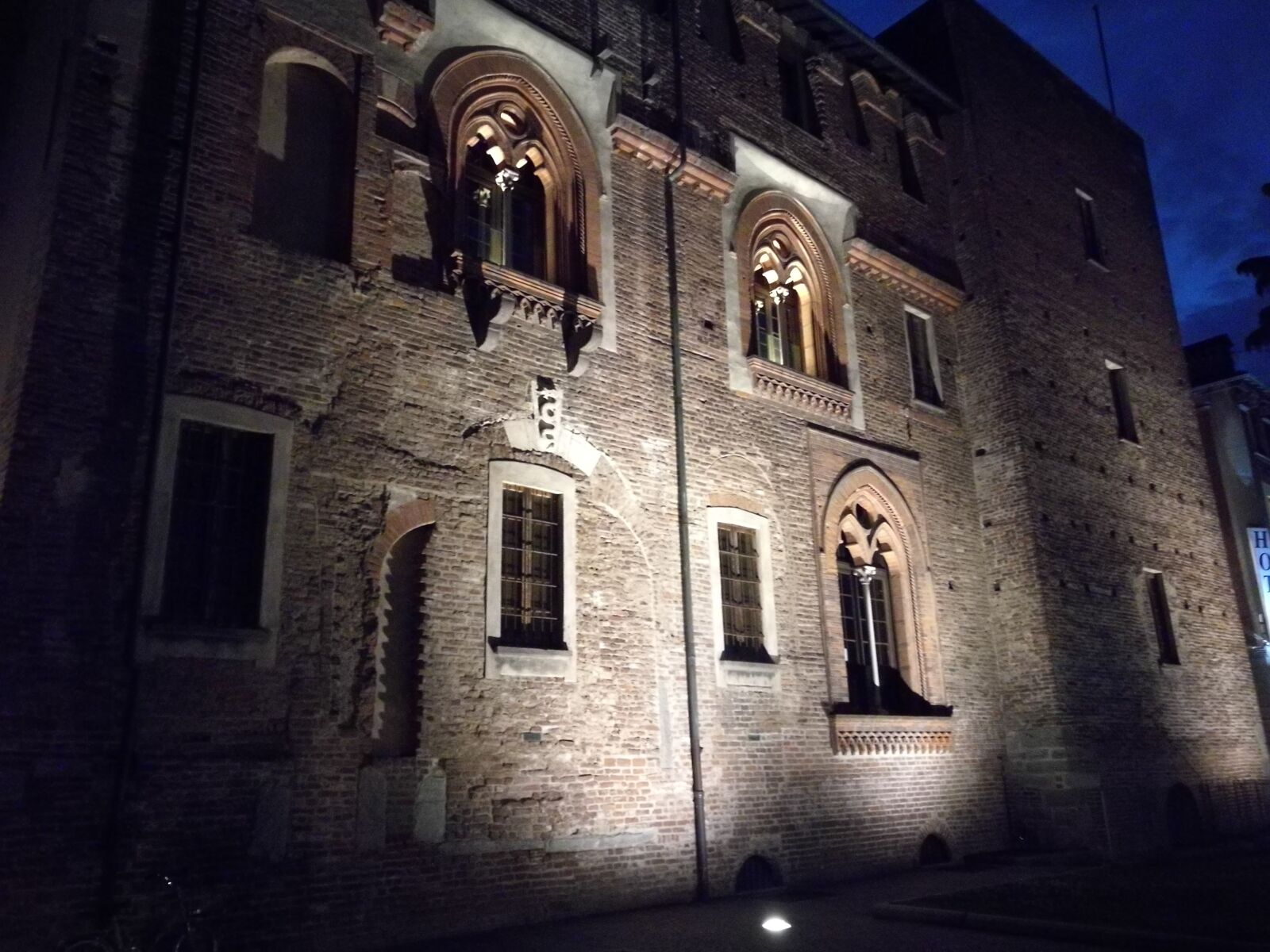 HUAWEI P9 Plus sample photo. Castle, night, architecture photography