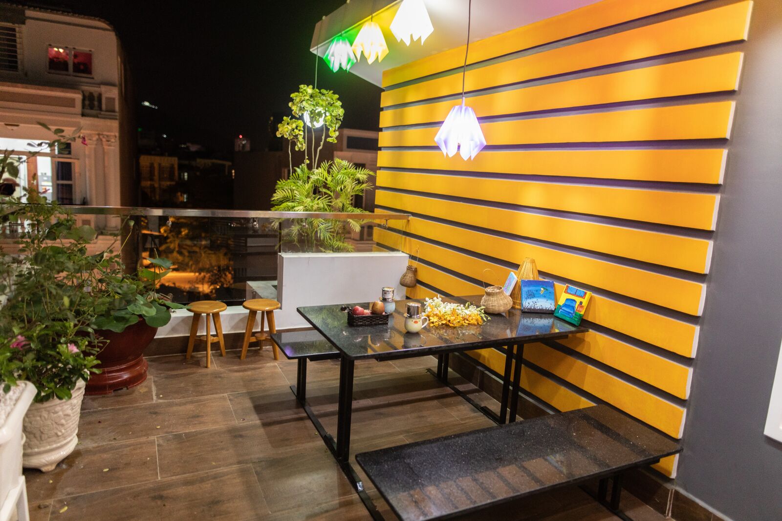 Canon EOS 5D Mark IV sample photo. Garden coffee, romantic, vung photography