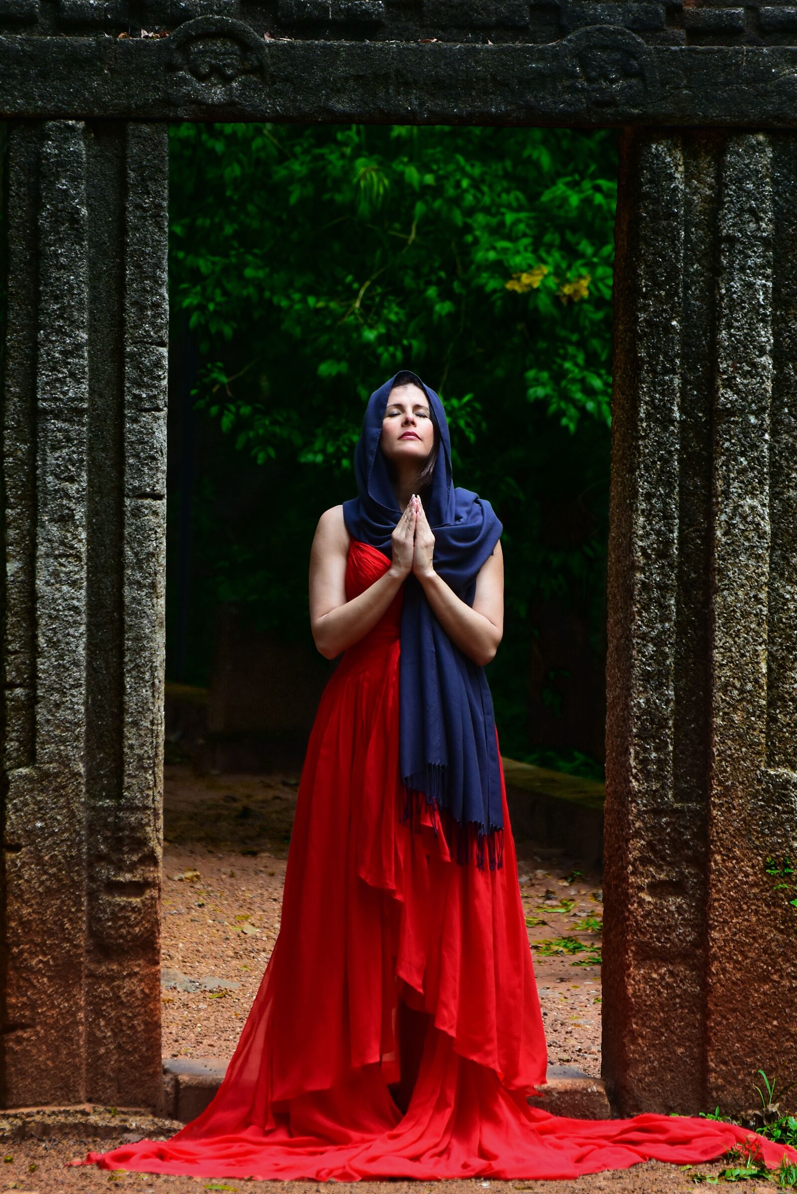 Nikon D7200 sample photo. Pray, woman, awe photography