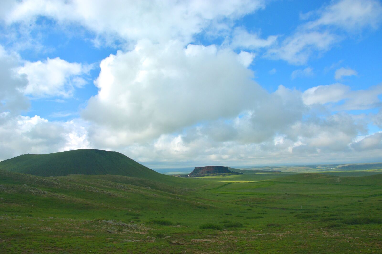 Nikon D5200 sample photo. Prairie, cloud, mountain photography