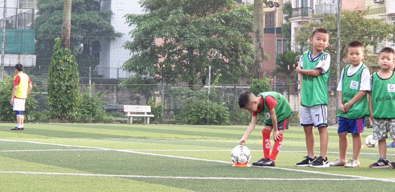 Samsung Galaxy Note9 sample photo. Soccer training, boys, coach photography