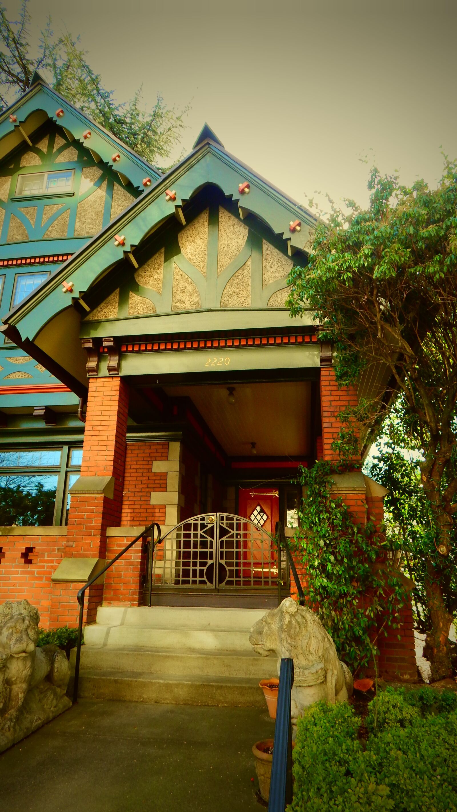 Nikon Coolpix L830 sample photo. Traditional, home, entrance photography