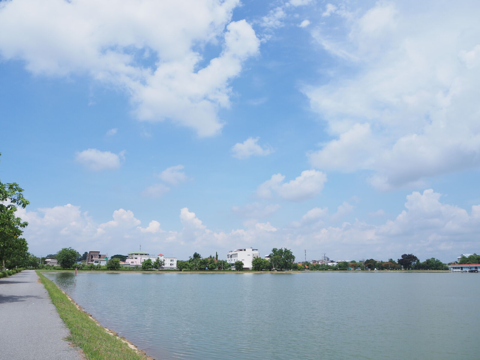 Olympus OM-D E-M10 II sample photo. Blue, blue, sky, clouds photography