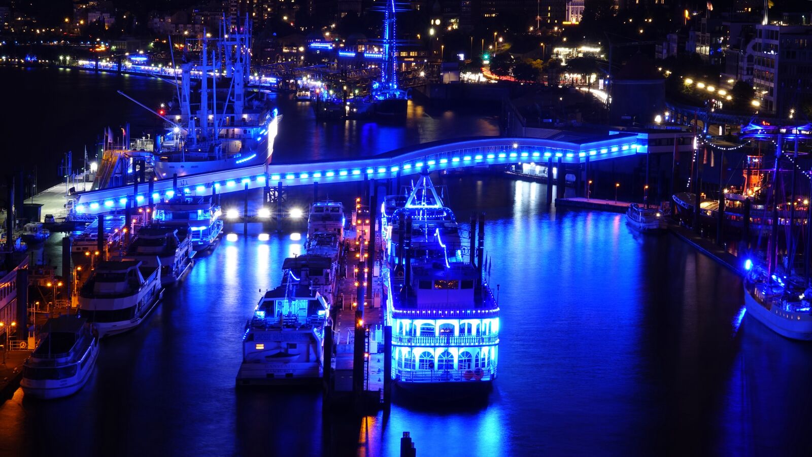 Sony Cyber-shot DSC-RX10 III sample photo. Blue harbor, hamburg, port photography