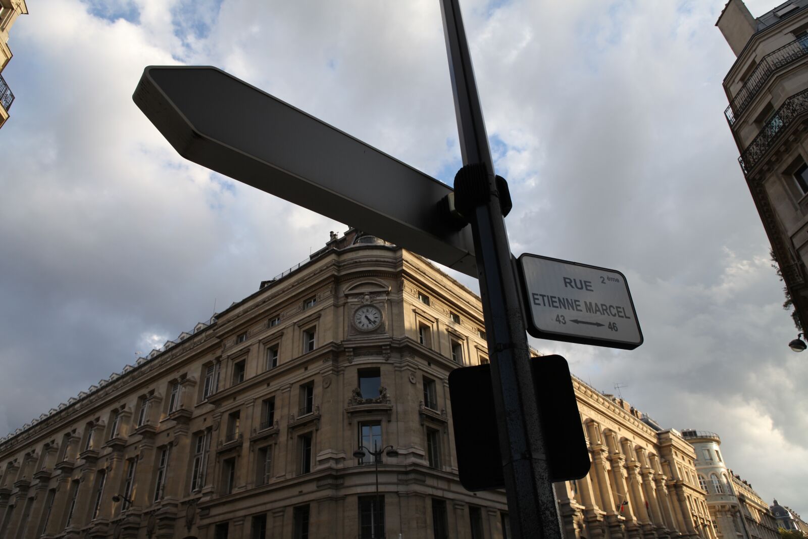 Canon EOS 5D Mark II sample photo. Paris, street view, classical photography