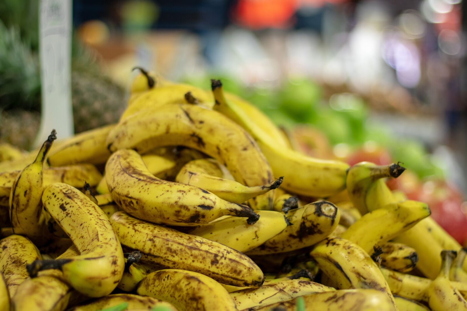 Canon EF 50mm F1.8 STM sample photo. Bananas, market, food photography
