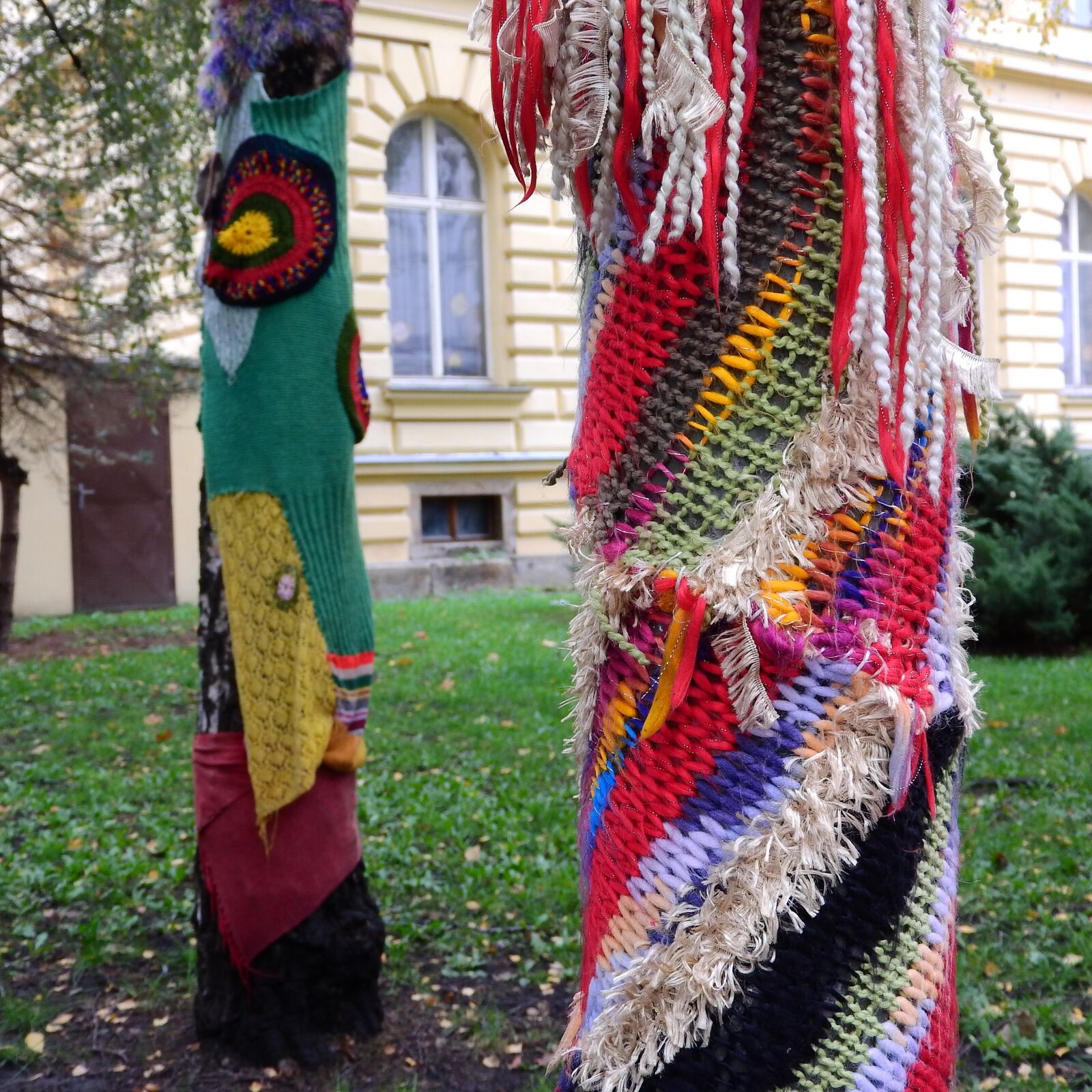 Nikon Coolpix P610 sample photo. Yarn bombing, guerilla knit photography