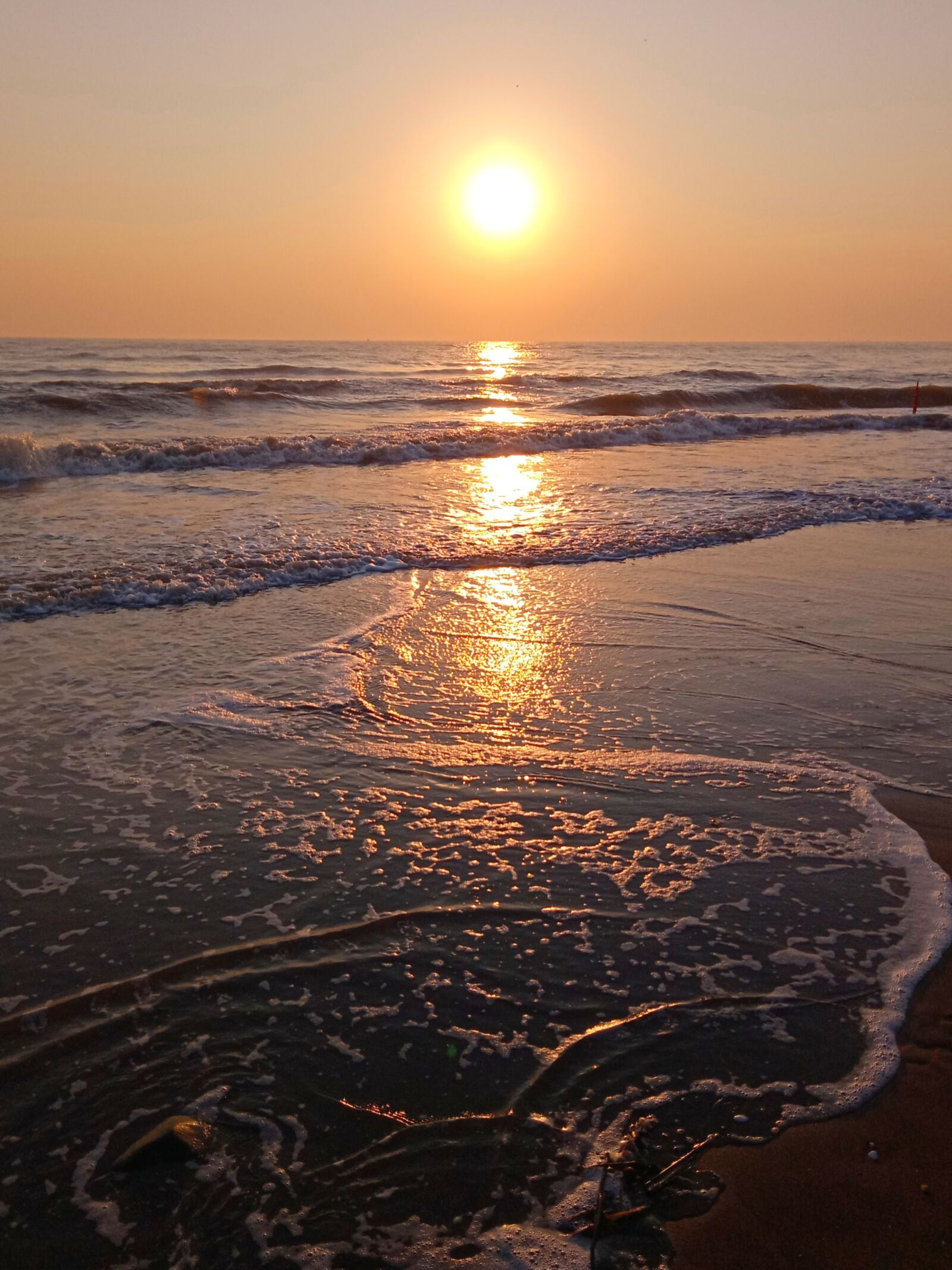 Realme C2 sample photo. Sunset, sun, beach photography